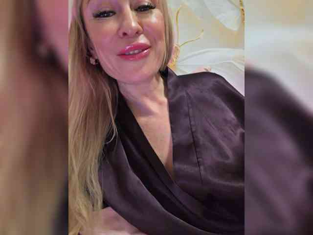 Blondi_Love webcam