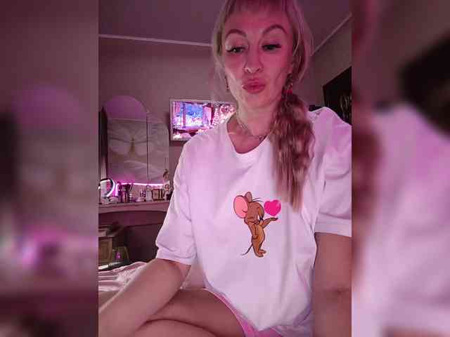Blondi_Love webcam