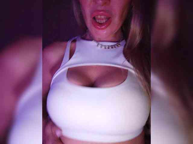 TerriRose Live Webcam on BongaCams
