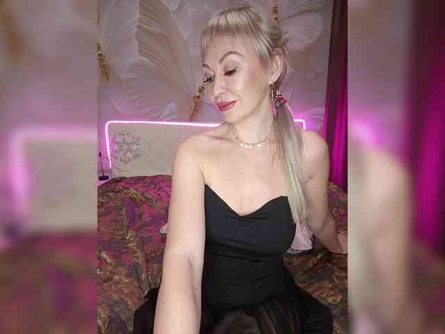 Blondi_Love webcam