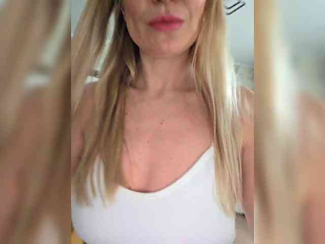 Blondi_Love webcam
