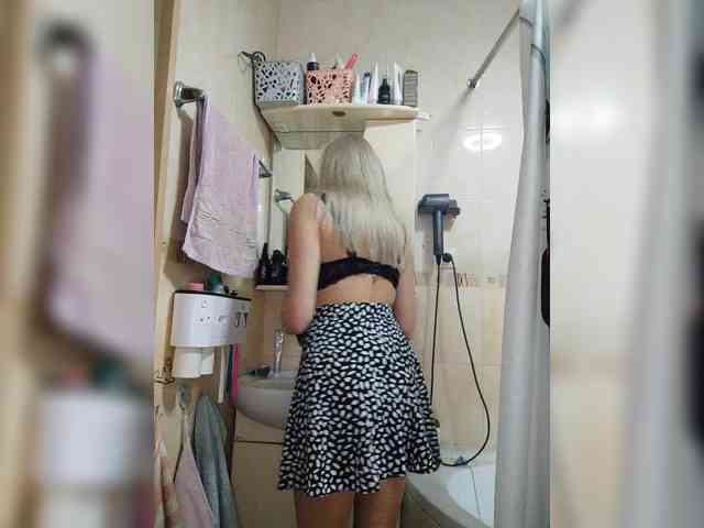 Blondi_Love webcam