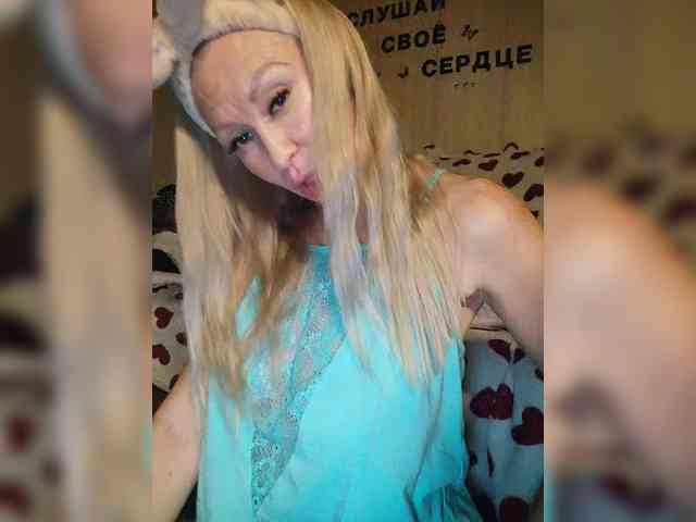 Blondi_Love webcam