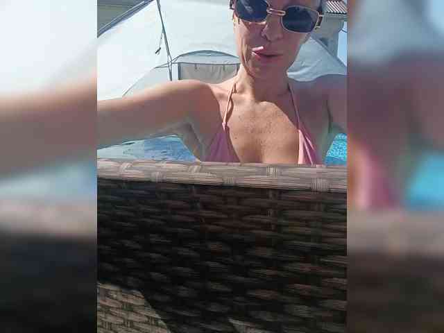 Blondi_Love webcam