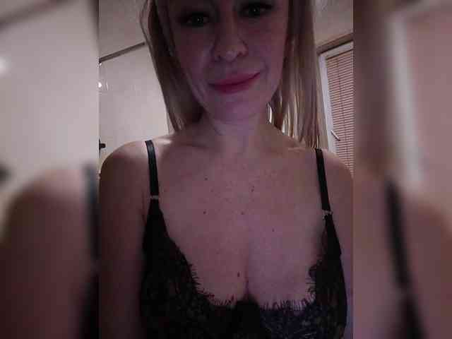 Love-blondi webcam