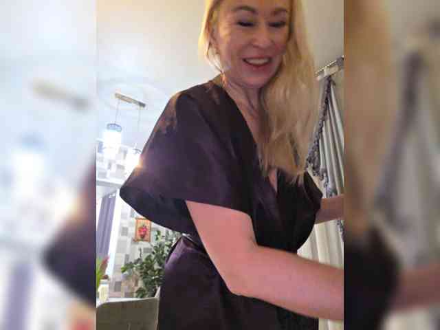 Blondi_Love webcam