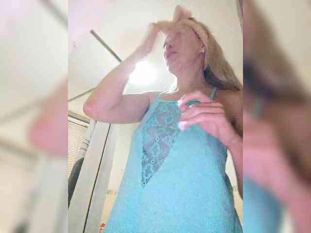Blondi_Love webcam