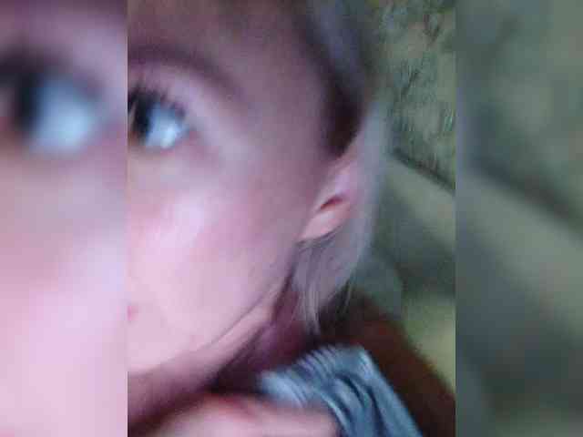 Blondi_Love webcam