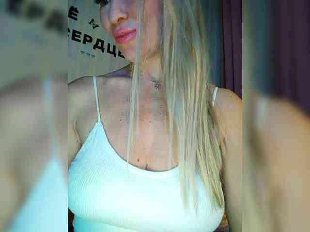 Blondi_Love webcam