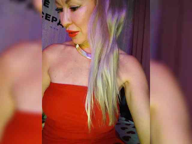 Blondi_Love webcam