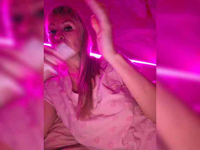Blondi_Love webcam