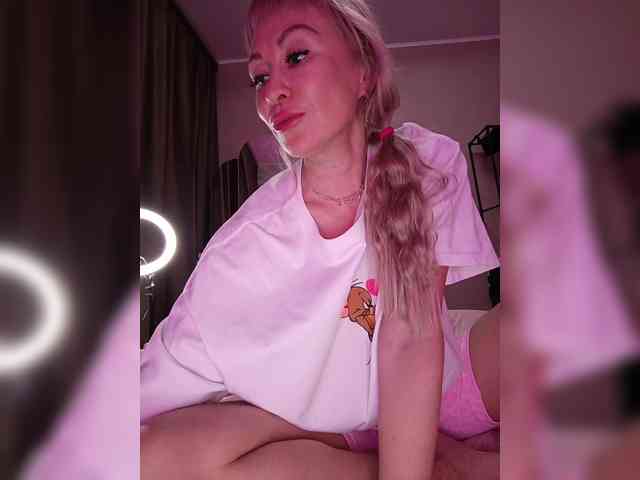 Blondi_Love webcam