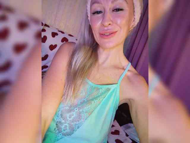 Blondi_Love webcam