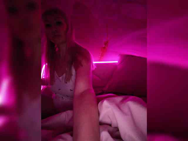 Blondi_Love webcam