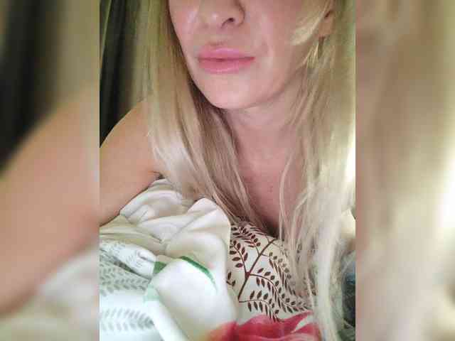 Blondi_Love webcam