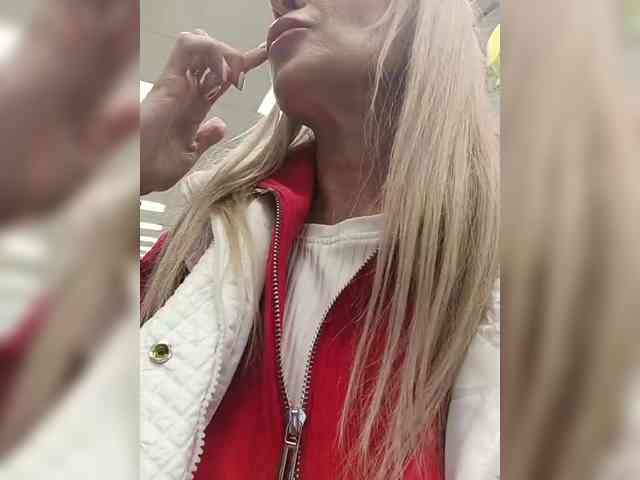Blondi_Love webcam
