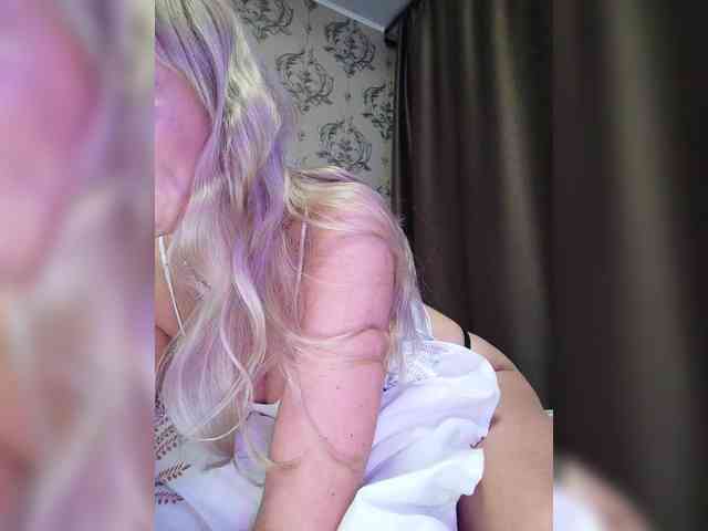Blondi_Love webcam
