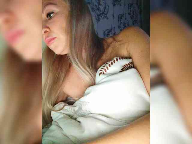 Blondi_Love webcam
