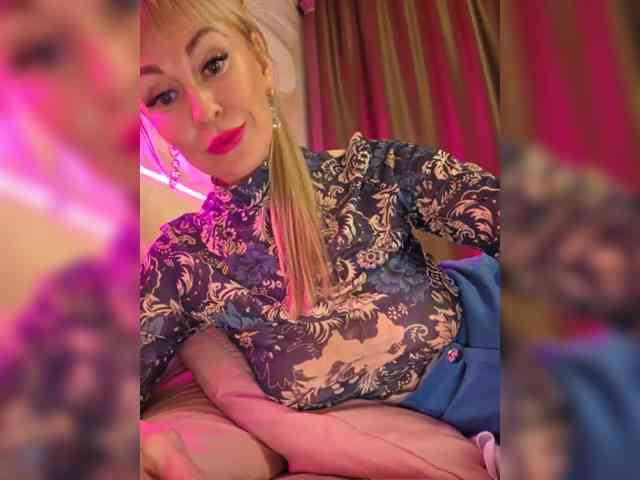 Blondi_Love webcam