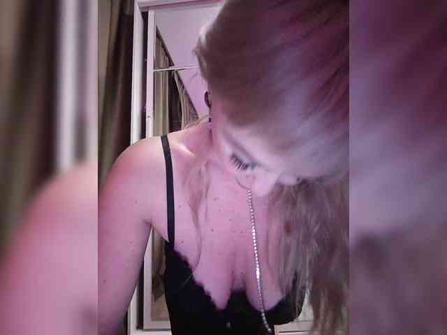 Love-blondi webcam