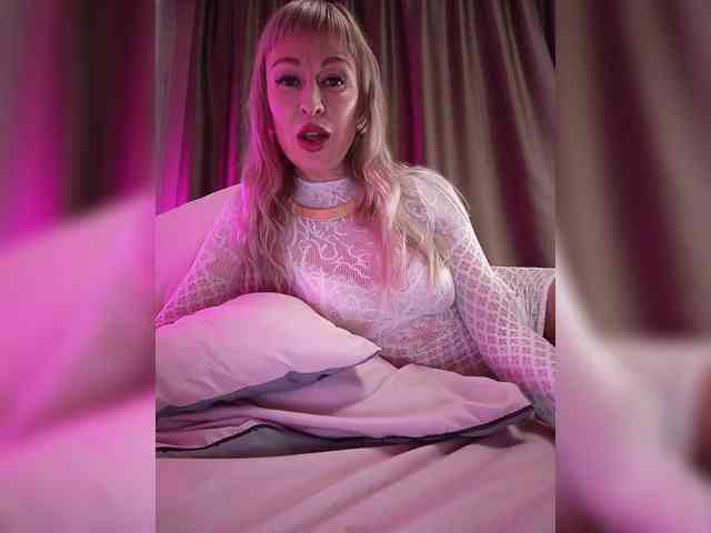 Blondi_Love webcam