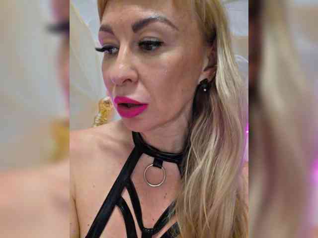 Blondi_Love webcam