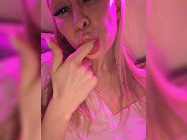 Blondi_Love webcam