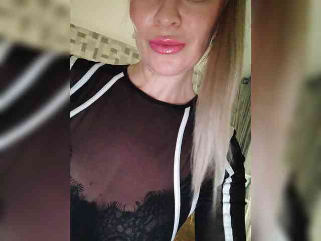 Blondi_Love webcam