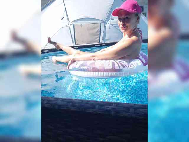 Blondi_Love webcam