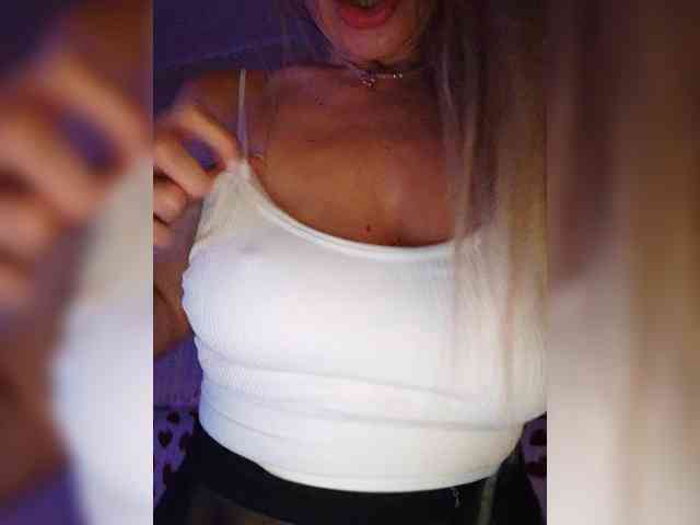 Blondi_Love webcam