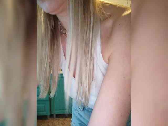 Blondi_Love webcam