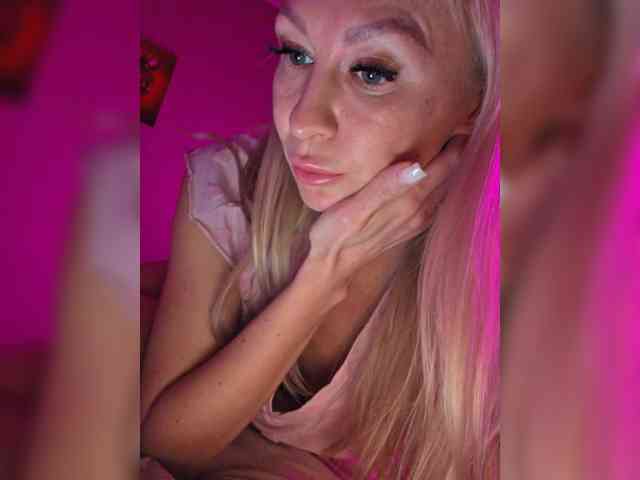 Blondi_Love webcam