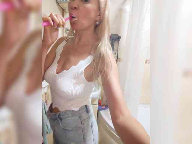 Blondi_Love webcam