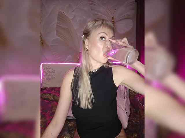 Blondi_Love webcam