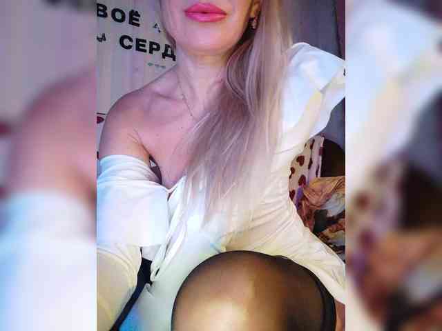 Blondi_Love webcam