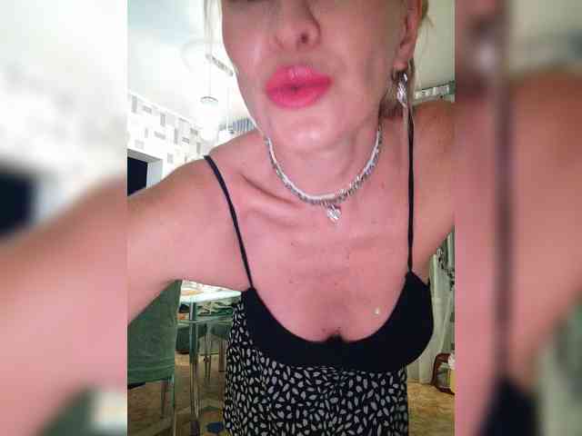Blondi_Love webcam