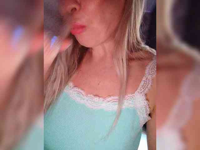 Blondi_Love webcam
