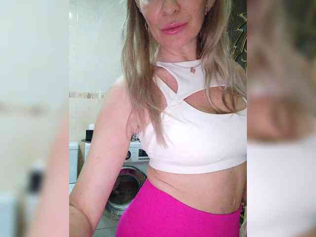 Blondi_Love webcam