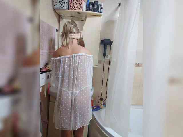 Blondi_Love webcam