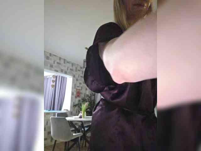 Blondi_Love webcam