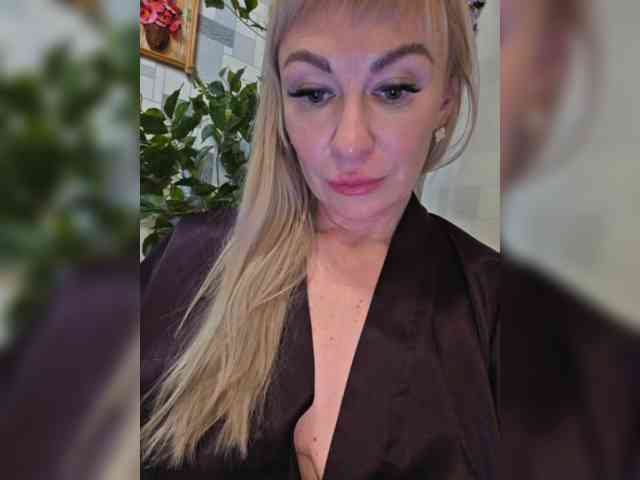 Blondi_Love webcam