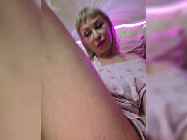 Blondi_Love webcam