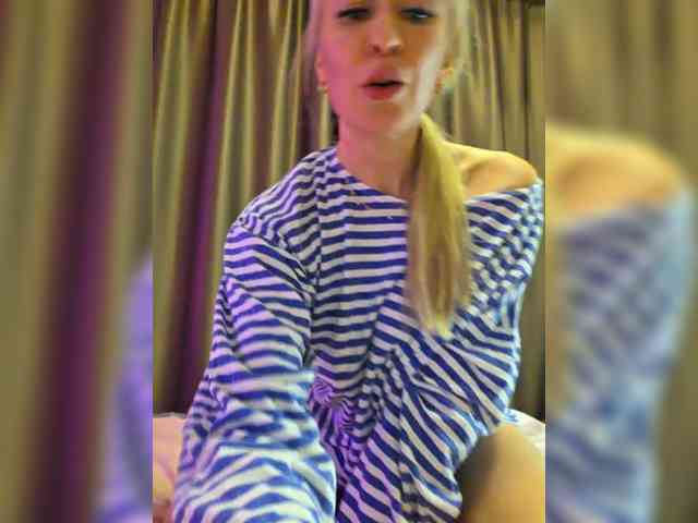 Love-blondi webcam