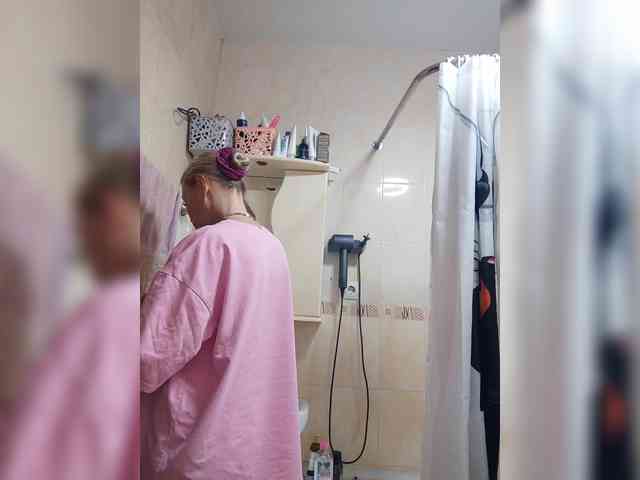 Blondi_Love webcam
