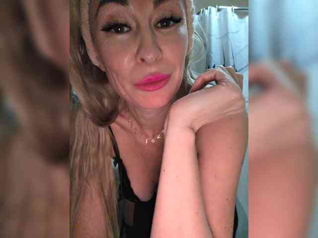 Blondi_Love webcam