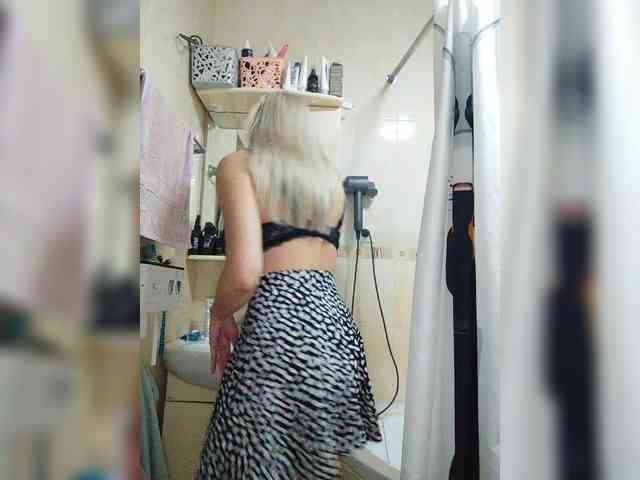 Blondi_Love webcam