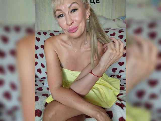 Blondi_Love webcam