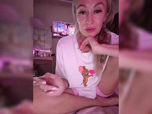 Blondi_Love webcam