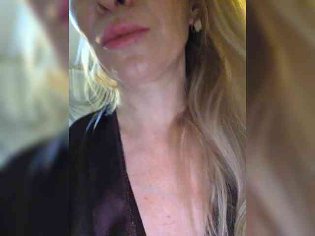 Blondi_Love webcam