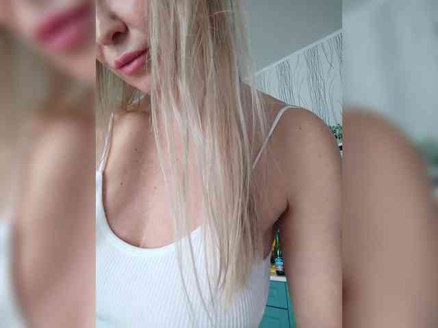 Blondi_Love webcam